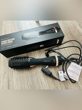 Foxybae Radiant Rose Gold Blowout Brush NEW